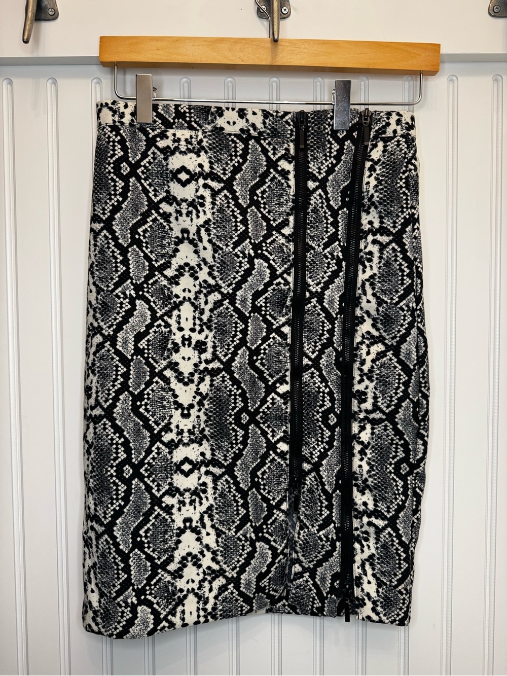 XOXO Vintage Y2K Black & White Snakeskin Pencil Skirt w/Zipper Detail 5/6